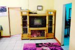 Elsa Homestay – Ruang Tengah fasilitas TV