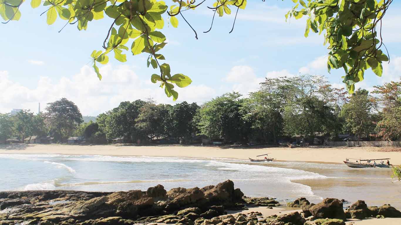 Pantai Pulo Manuk ?️ HTM, Rute, Foto dan Hal Menarik