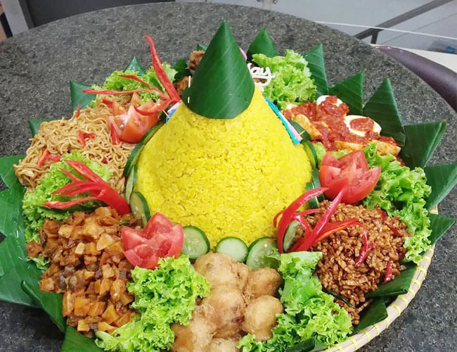 Nasi Tumpeng Sawarna